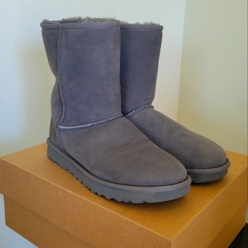 Ugg Classic Short II grey size 8